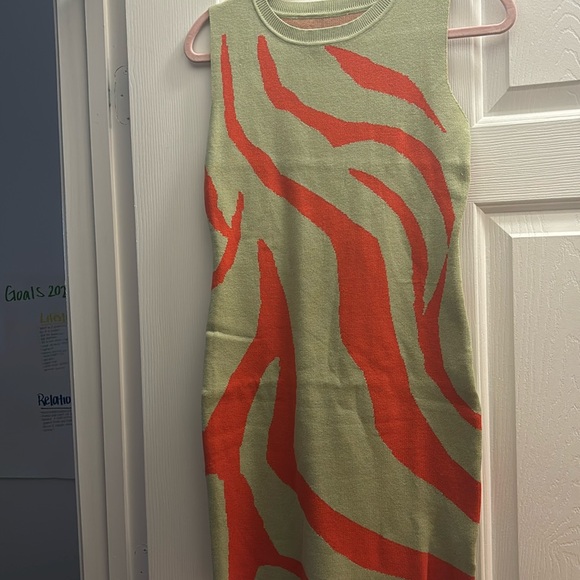 **NEVER WORN** zebra orange and tan Graphic Pattern Sweater Dress size medium - Picture 1 of 2